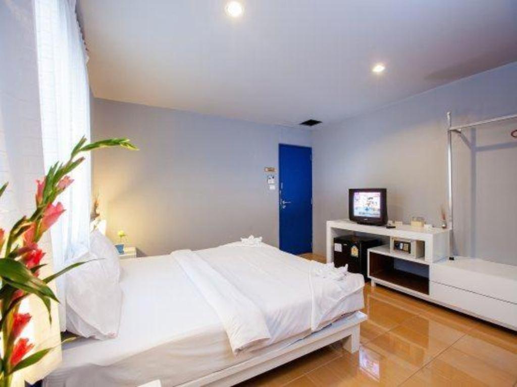 Oyo 292 The Oddy Hip Hotel Patong Exterior foto