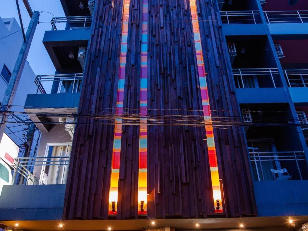 Oyo 292 The Oddy Hip Hotel Patong Exterior foto