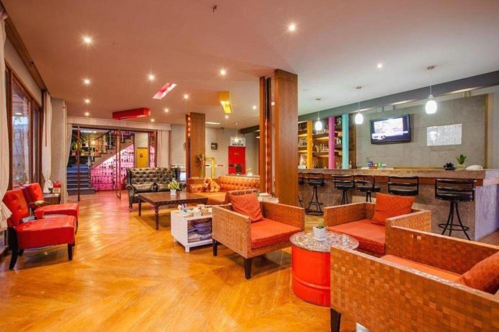 Oyo 292 The Oddy Hip Hotel Patong Exterior foto