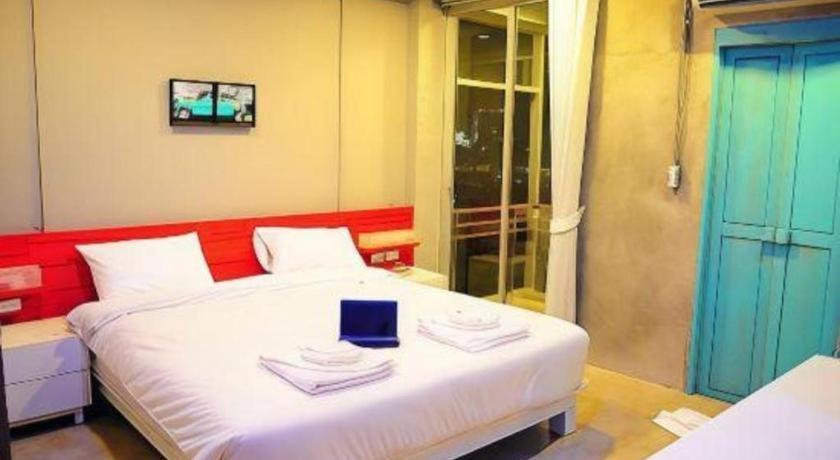Oyo 292 The Oddy Hip Hotel Patong Exterior foto