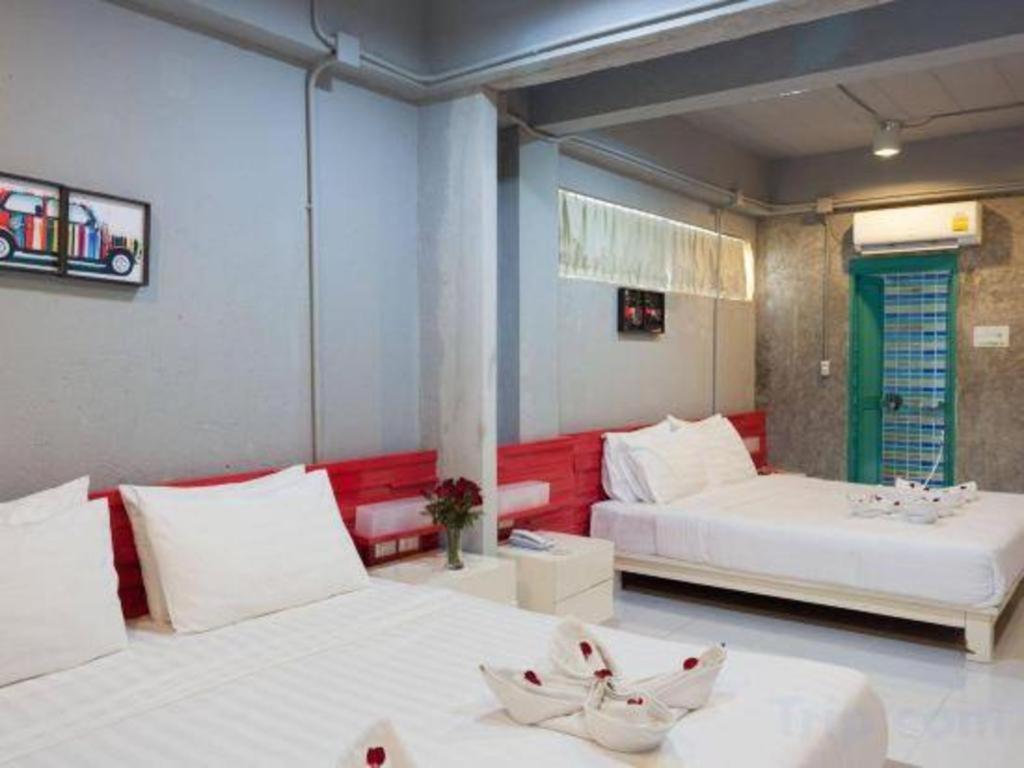 Oyo 292 The Oddy Hip Hotel Patong Exterior foto