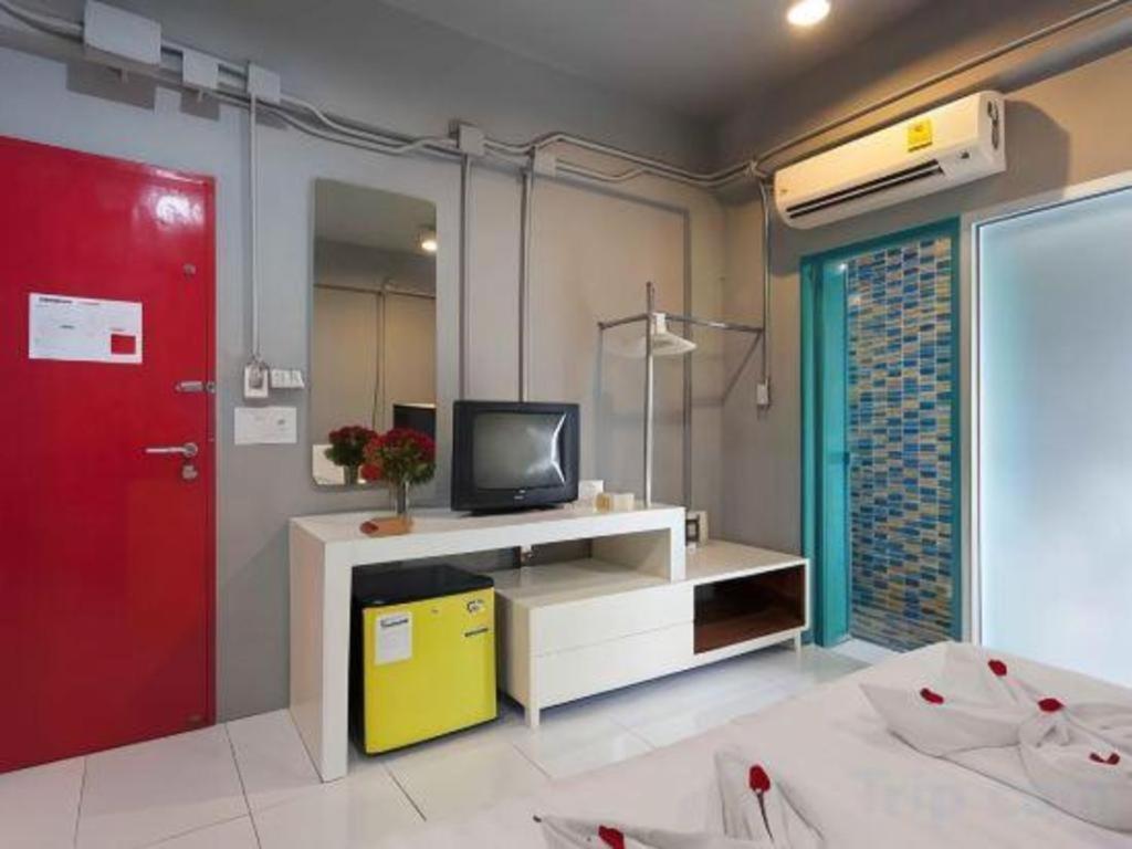 Oyo 292 The Oddy Hip Hotel Patong Exterior foto