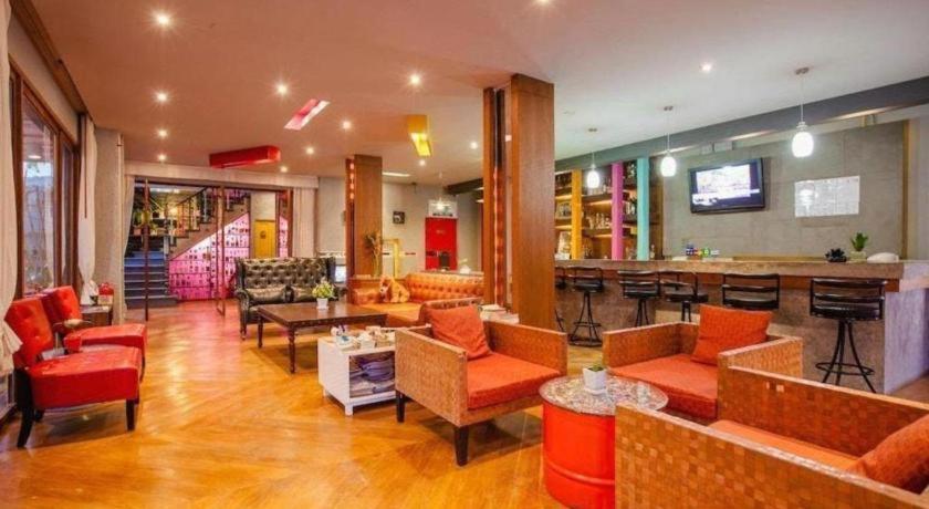 Oyo 292 The Oddy Hip Hotel Patong Exterior foto