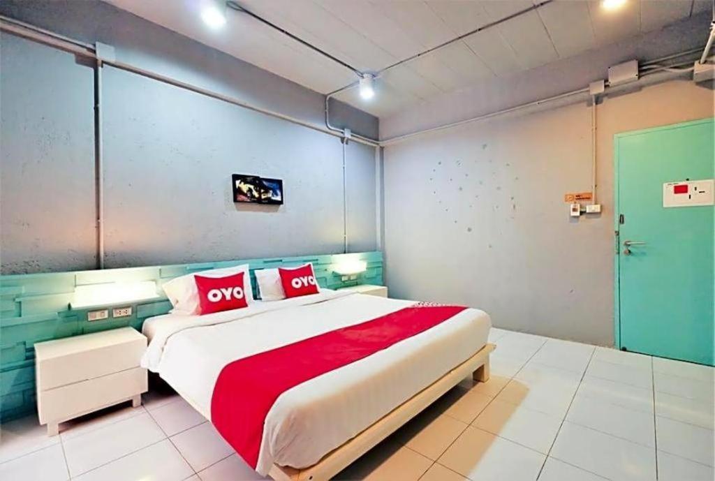 Oyo 292 The Oddy Hip Hotel Patong Exterior foto