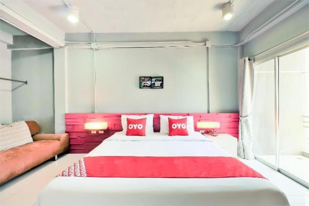 Oyo 292 The Oddy Hip Hotel Patong Exterior foto