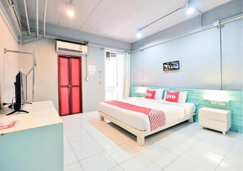 Oyo 292 The Oddy Hip Hotel Patong Exterior foto